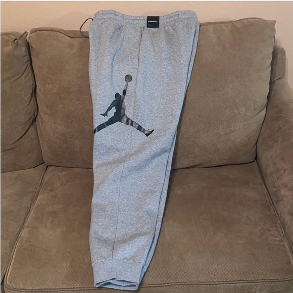 Men’s Authenic Air Jordan Joggers size Large!! - Picture 2 of 7